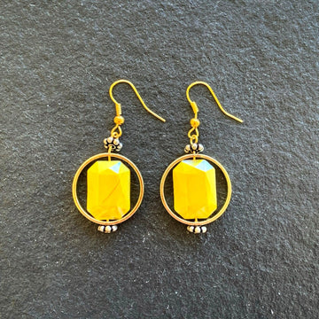 Earrings made of Yellow rectangle crystal earrings in gold hoop