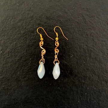 Earrings made of White crystal Briolettes with gold swirl