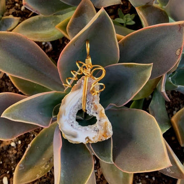 Pendant made of Gold & White Agate Geode w/gold wrap; 1.25" x 2.25" incl bail